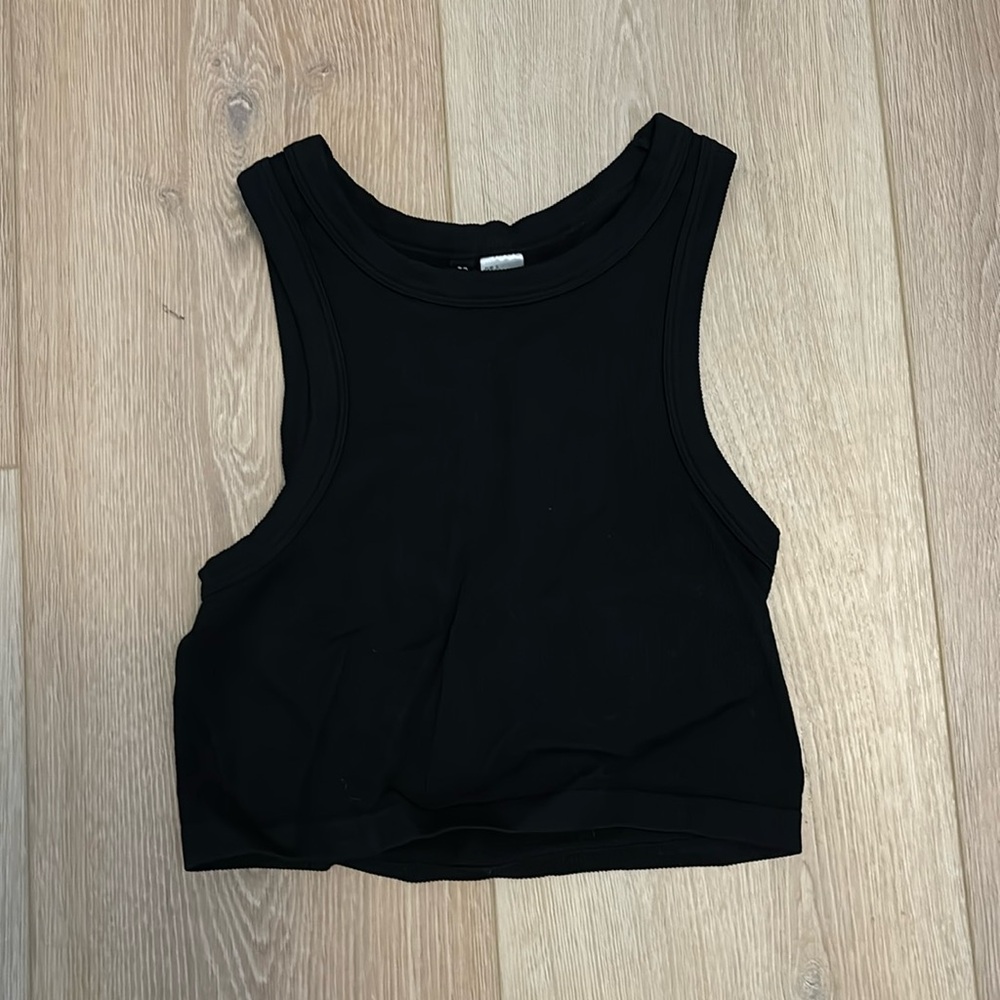 H & M black cropped tank
